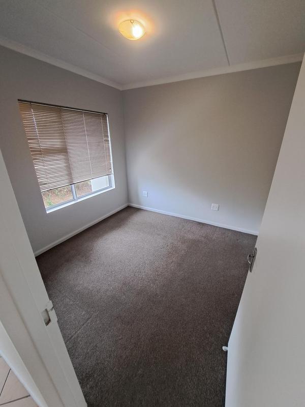 To Let 2 Bedroom Property for Rent in Buhrein Western Cape